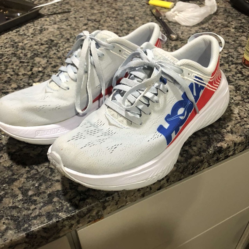 Hoka Women’s carbon X brand new in Box!!